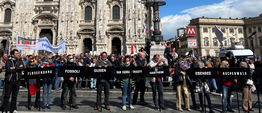 Un 25 aprile in piazza Duomo (credit foto Comune di Milano)