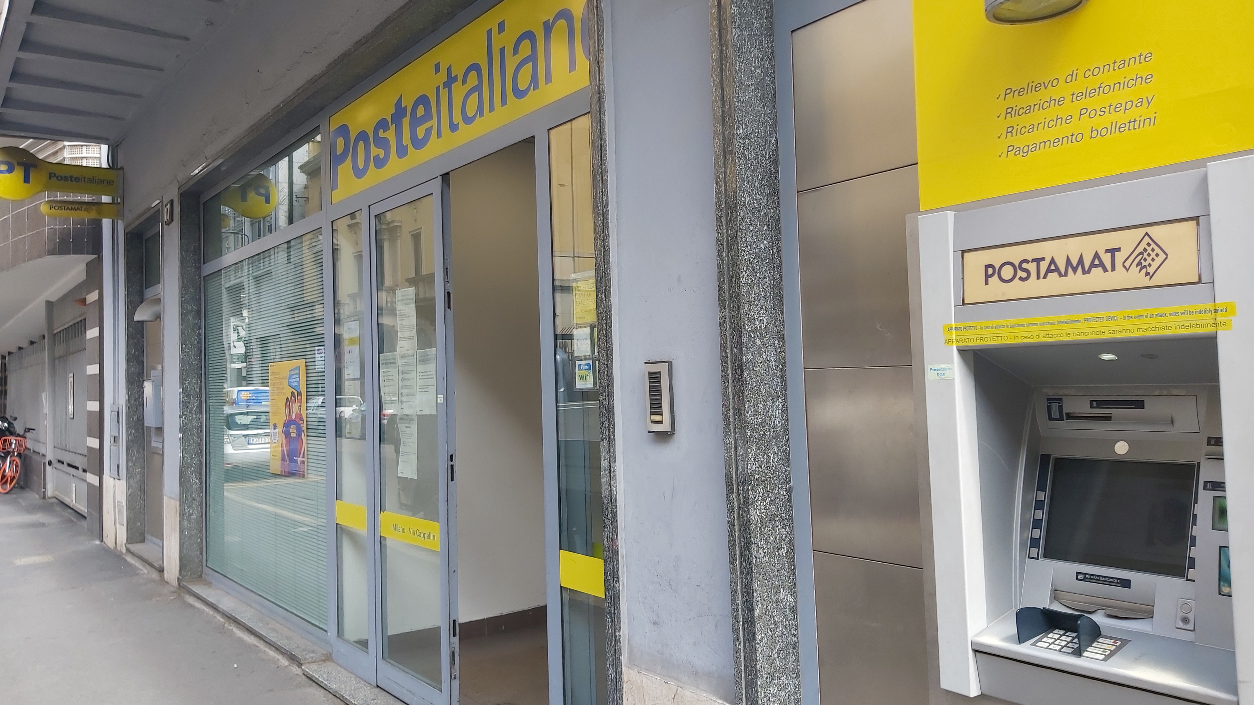 Uno sportello milanese delle Poste