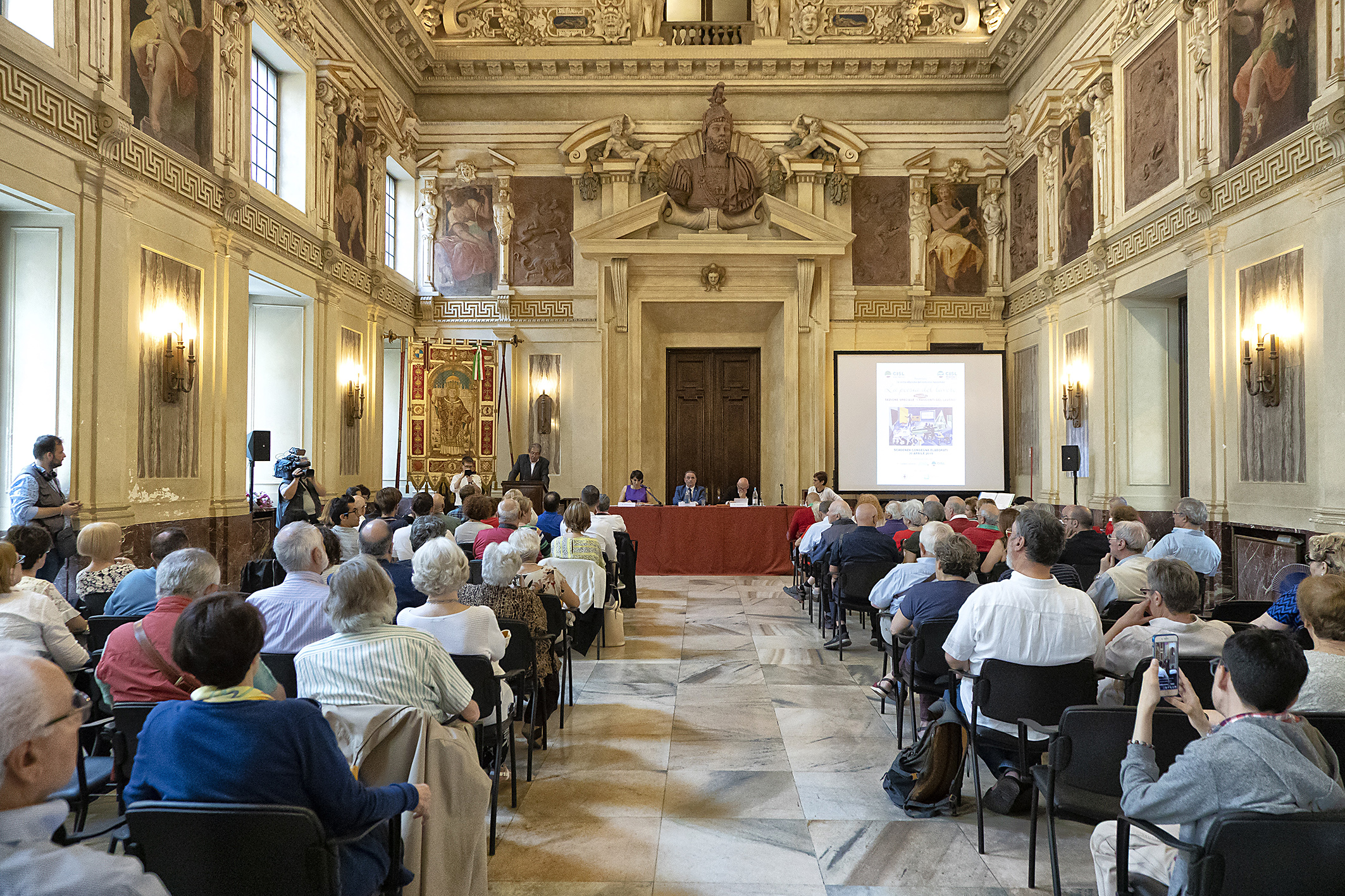 Una premiazione in Sala Alessi