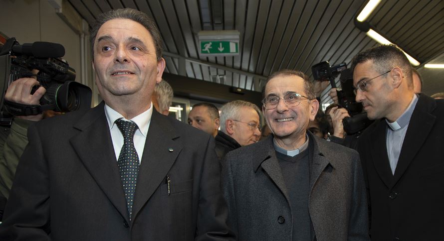 L'arcivescovo con Carlo Gerla (Cisl) e don Walter Magnoni (Pastorale del lavoro della Diocesi)