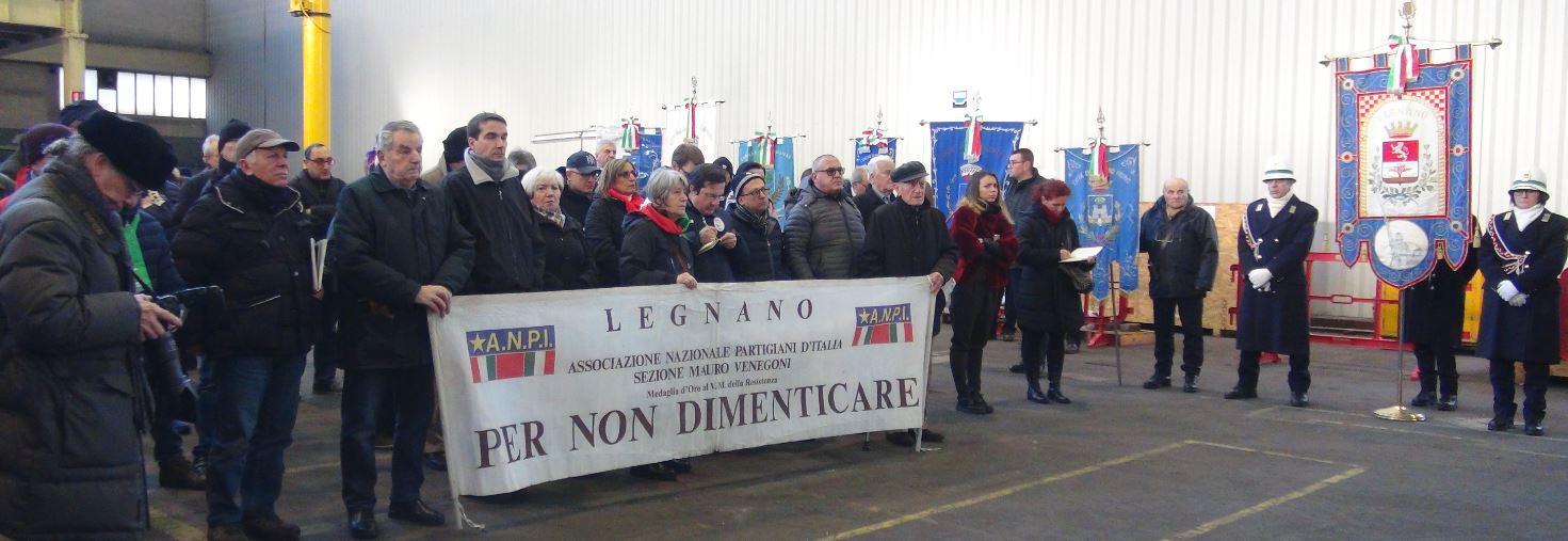 Lo striscione dell'Anpi
